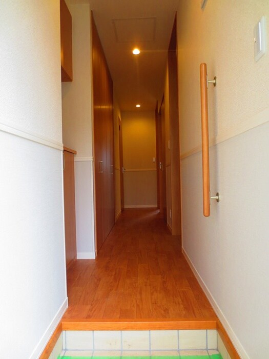物件内観写真7　(玄関)