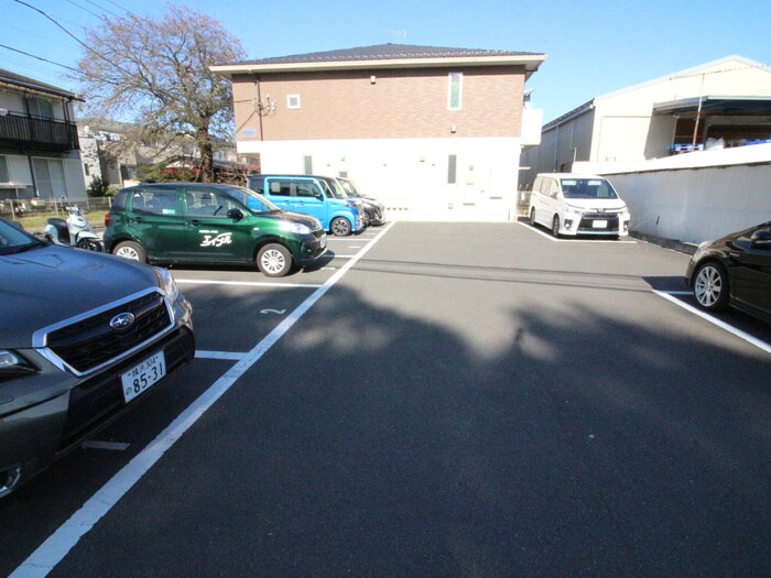 物件外観写真4　(駐車場)