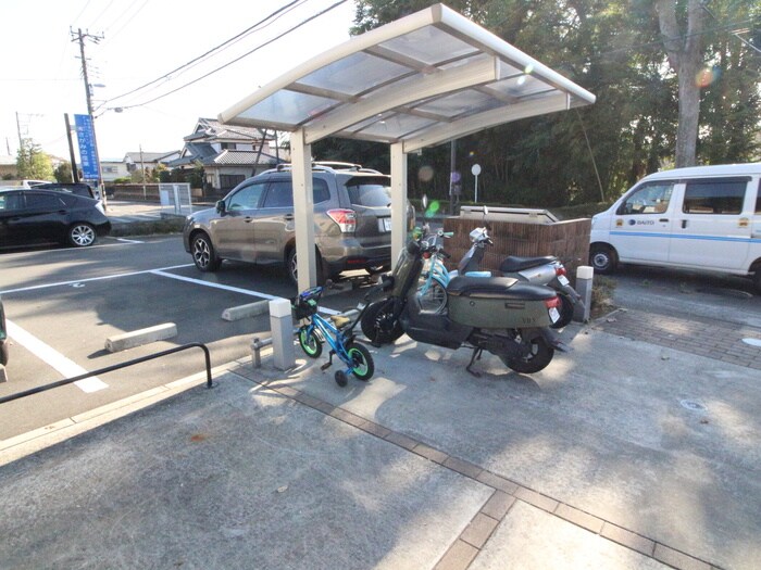 物件外観写真5　(駐輪場)