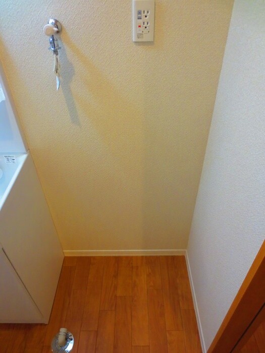 物件内観写真12　(洗濯機置場)