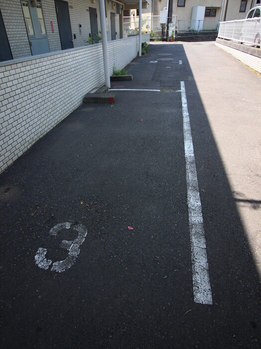 物件外観写真4　(駐車場)