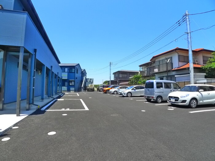 物件外観写真3　(駐車場)