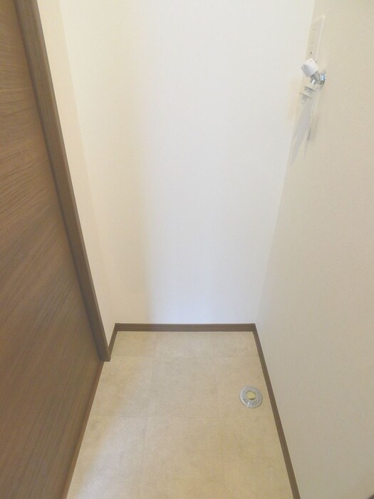 物件内観写真16　(洗濯機置場)