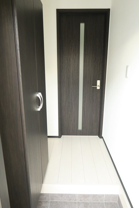 物件内観写真8　(玄関)