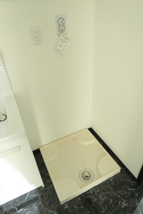 物件内観写真16　(洗濯機置場)