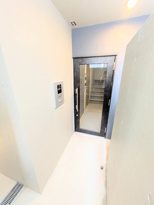 物件外観写真5　(エントランス部分)