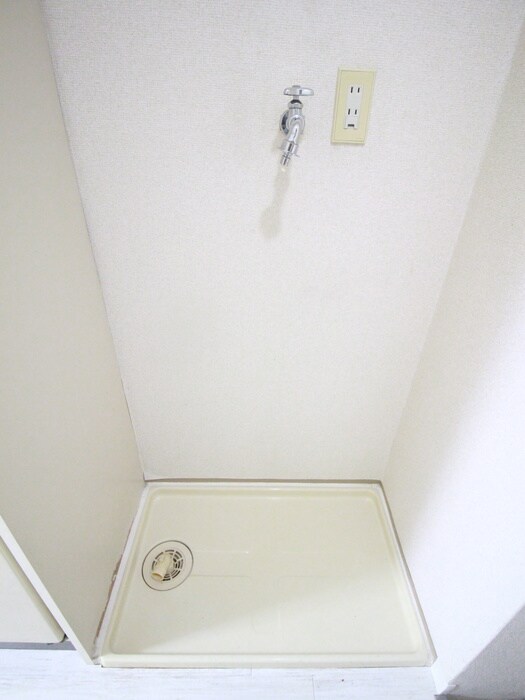 物件内観写真16　(洗濯機置場)