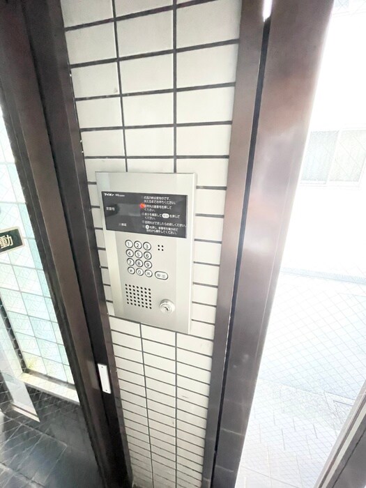 物件外観写真6　(エントランス部分)