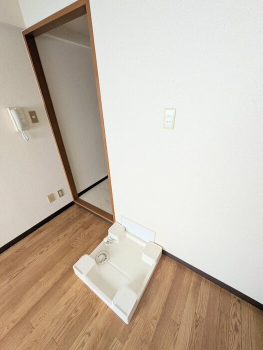 物件内観写真10　(洗濯機置場)