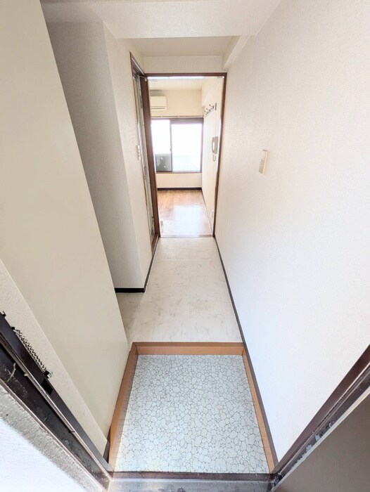 物件内観写真12　(玄関)