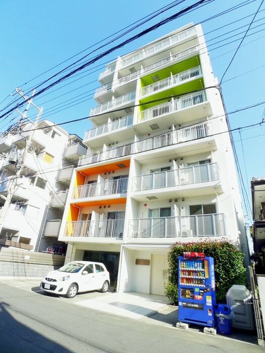 物件外観写真2　(エントランス部分)