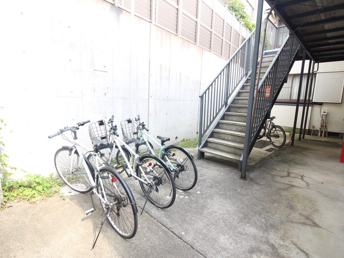 物件外観写真5　(駐輪場)