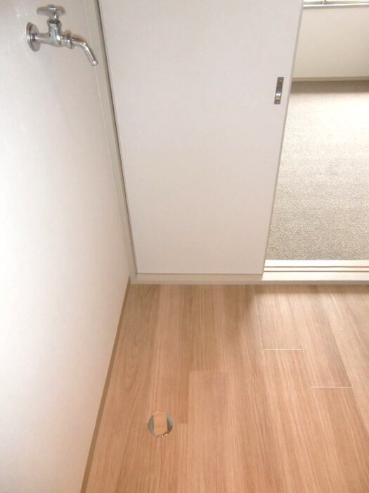 物件内観写真15　(洗濯機置場)