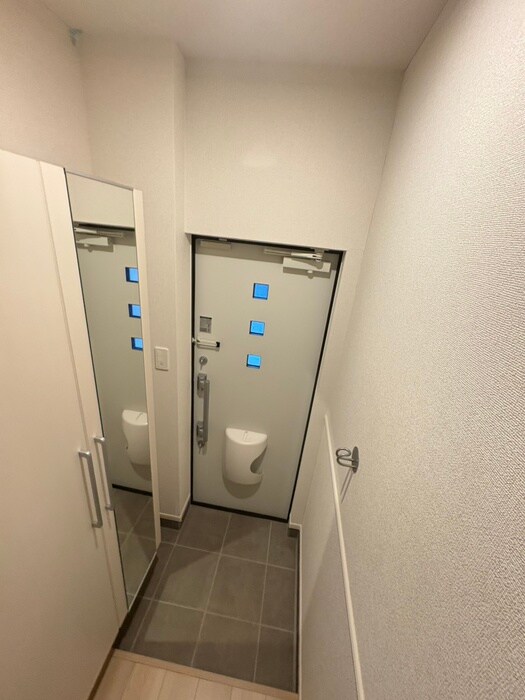 物件内観写真7　(玄関)