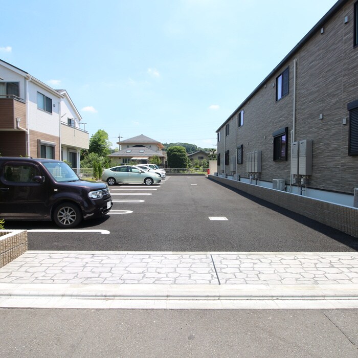 物件外観写真5　(駐車場)