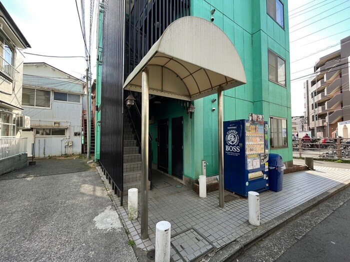 物件外観写真4　(エントランス部分)
