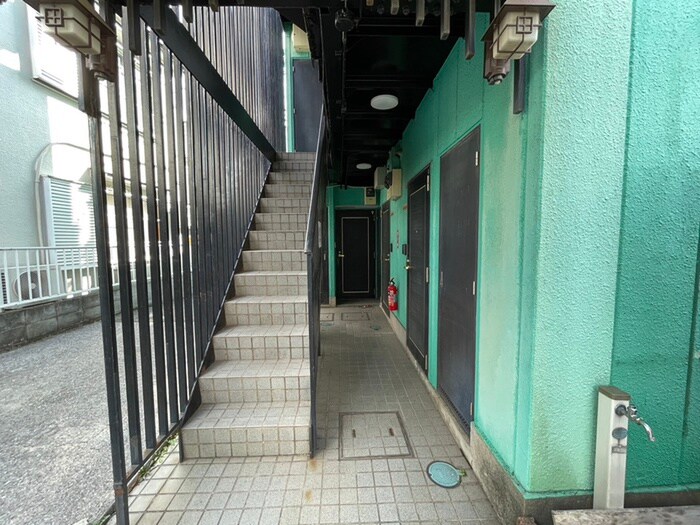 物件外観写真6　(エントランス部分)