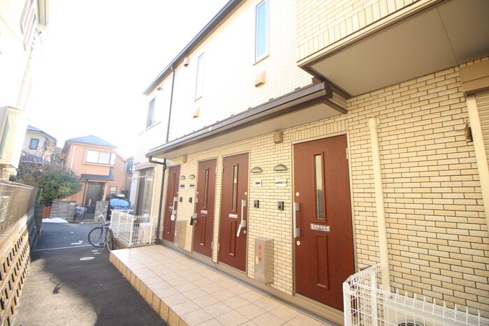 物件外観写真3　(エントランス部分)