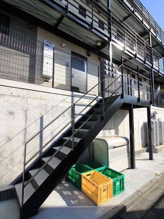 物件外観写真4　(エントランス部分)