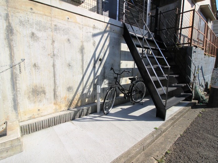 物件外観写真5　(駐輪場)