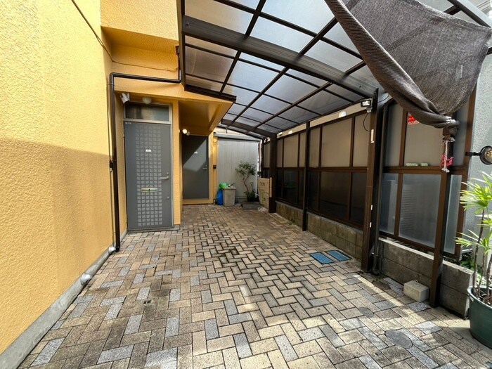 物件外観写真3　(駐車場)