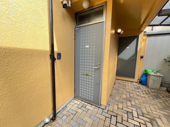 物件外観写真5　(エントランス部分)