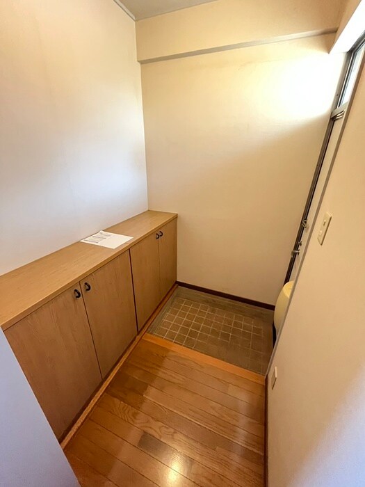 物件内観写真18　(玄関)