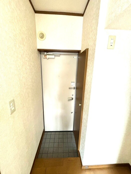 物件内観写真15　(玄関)