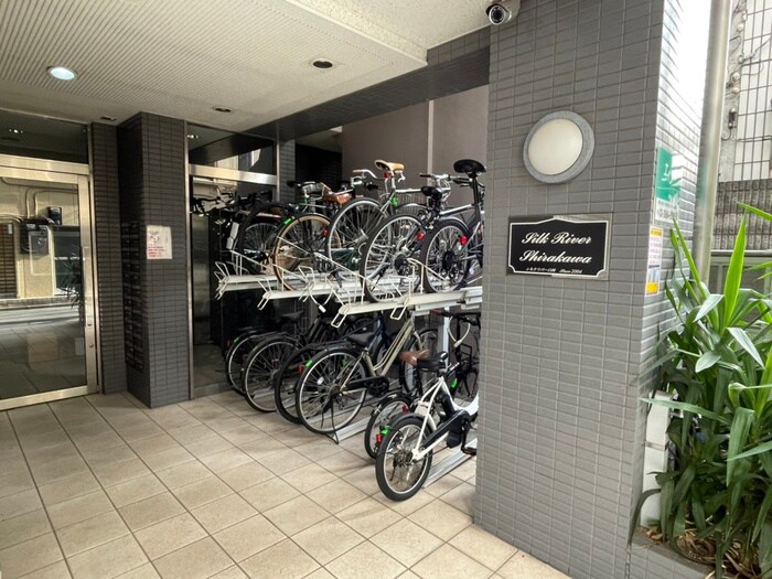 物件外観写真4　(エントランス部分)