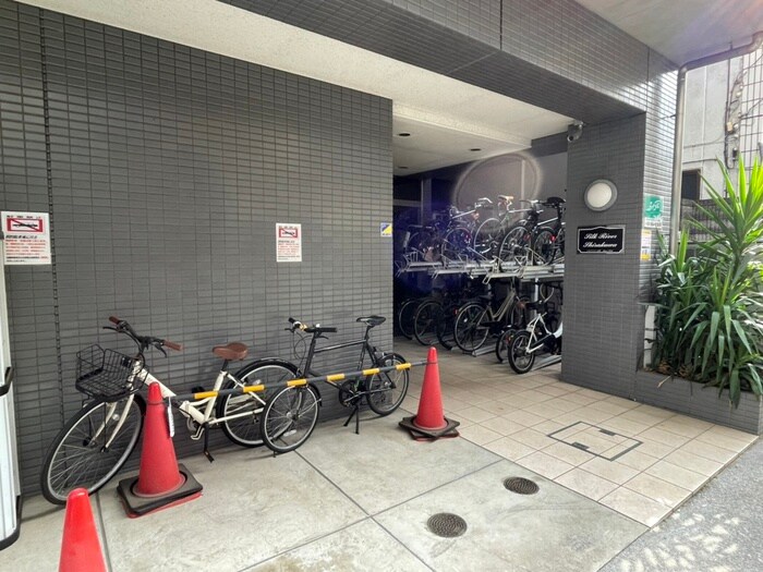 物件外観写真5　(エントランス部分)