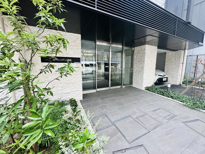 物件外観写真2　(エントランス部分)