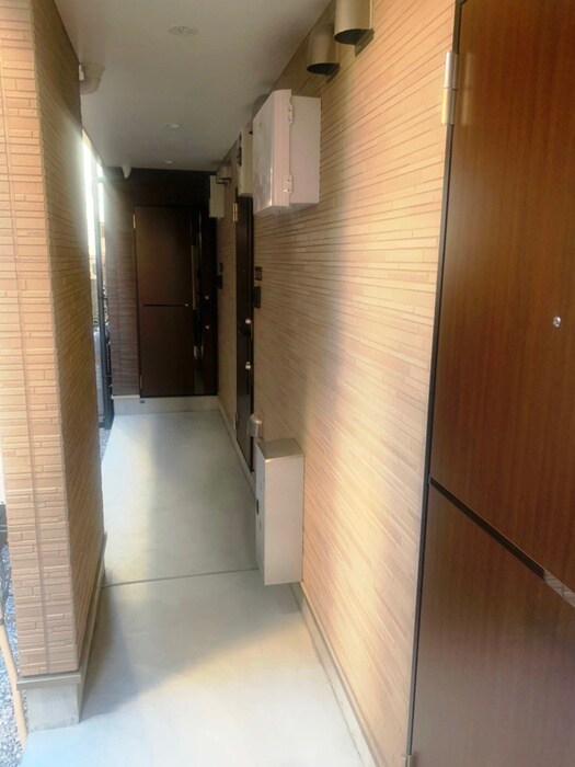 物件外観写真4　(エントランス部分)