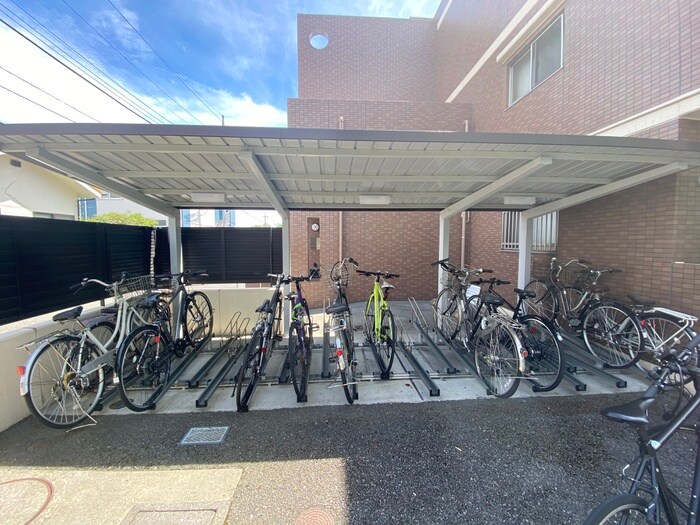 物件外観写真5　(駐輪場)