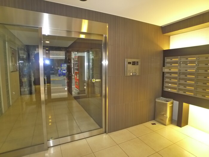 物件外観写真4　(エントランス部分)