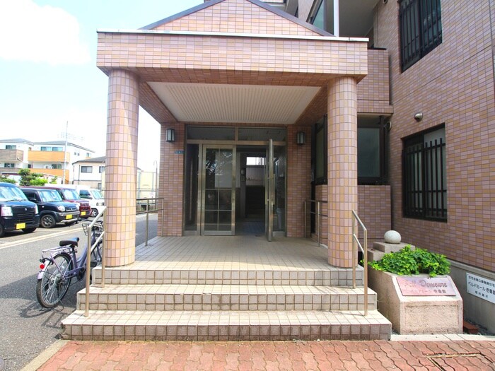 物件外観写真3　(エントランス部分)