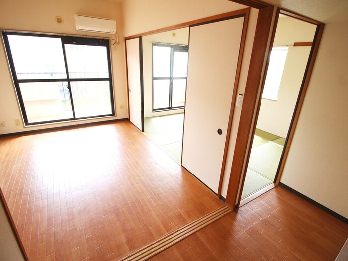 物件内観写真10　(室内からの展望)