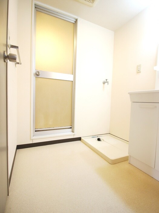 物件内観写真15　(洗濯機置場)