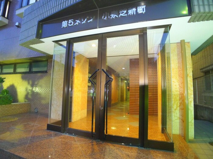 物件外観写真2　(エントランス部分)