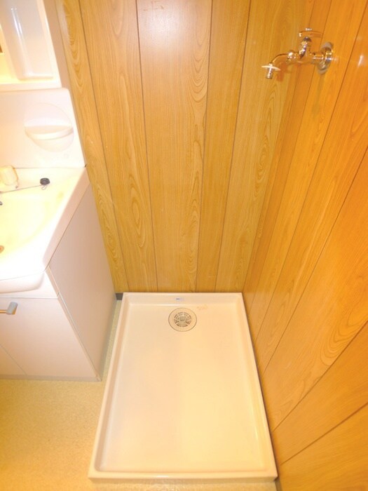 物件内観写真13　(洗濯機置場)