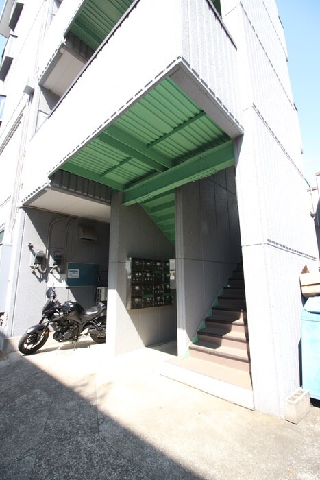 物件外観写真5　(エントランス部分)