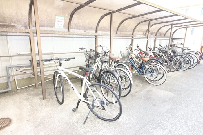 物件外観写真6　(駐輪場)