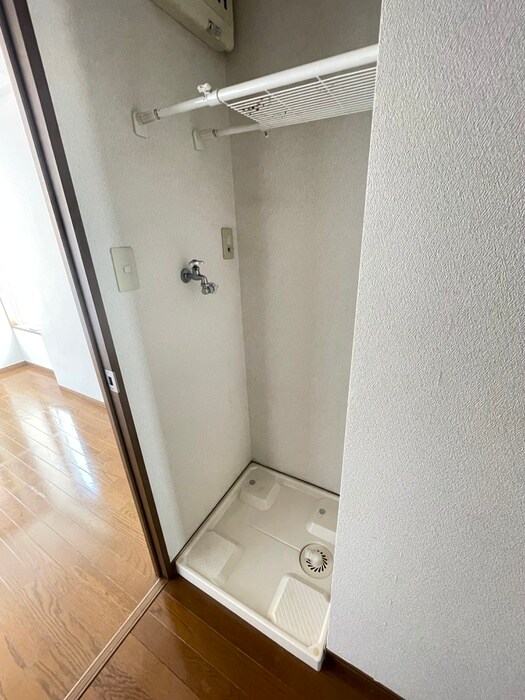 物件内観写真8　(洗濯機置場)