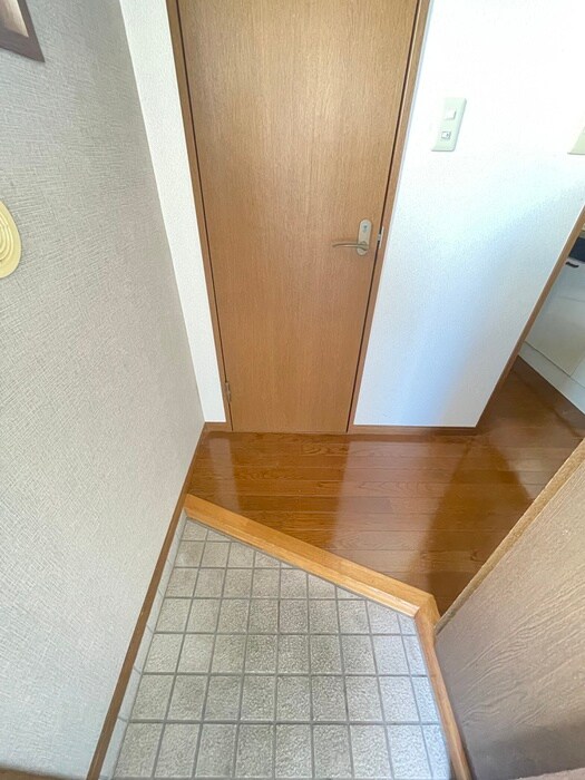 物件内観写真10　(玄関)