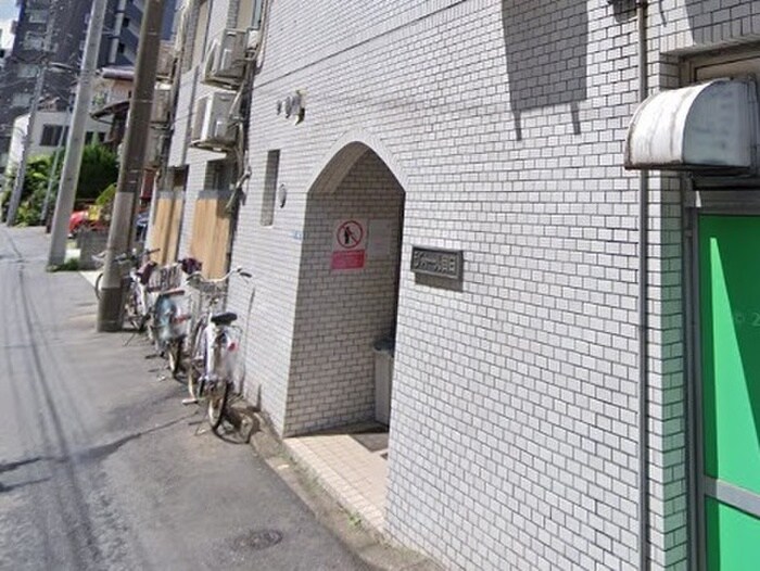 物件外観写真2　(エントランス部分)