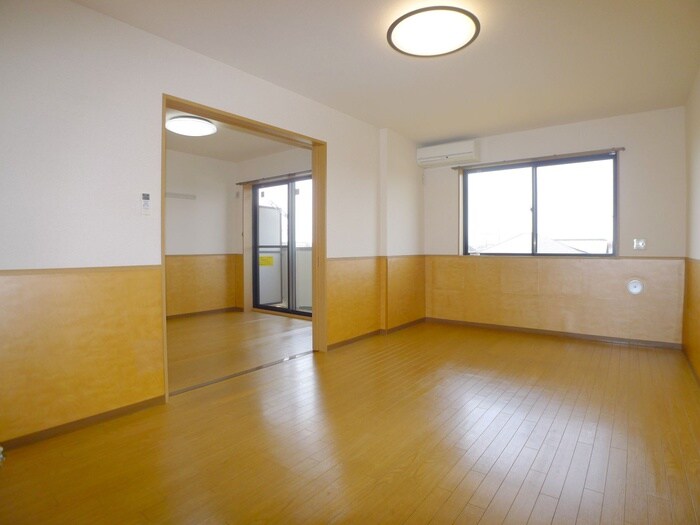 物件内観写真7　(室内からの展望)