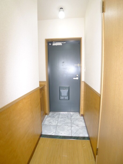 物件内観写真16　(玄関)