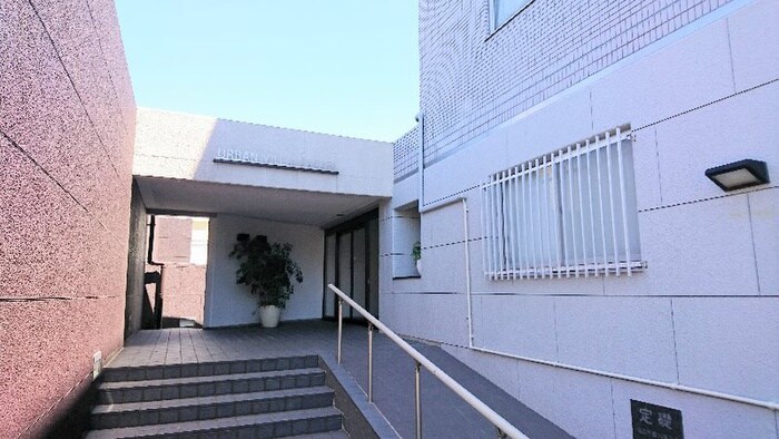 物件外観写真1　(エントランス部分)