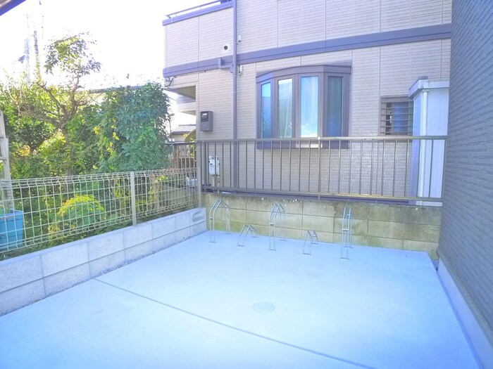物件外観写真6　(駐輪場)