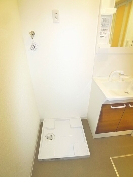 物件内観写真15　(洗濯機置場)