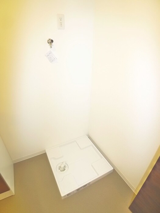 物件内観写真15　(洗濯機置場)